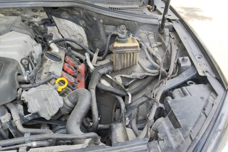 Used Volkswagen Touareg 2011 3.0 TSI Standard Version Engine Bay Left