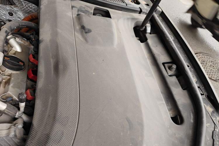 Used Volkswagen Touareg 2011 3.0 TSI Hybrid Engine Bay Left