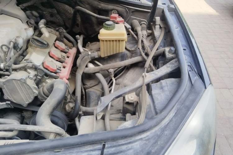 Used Volkswagen Touareg 2011 3.0 TSI Standard Version Engine Bay Left