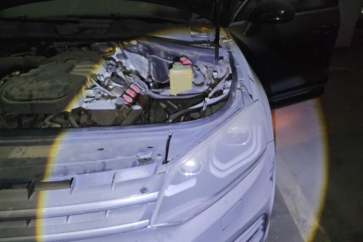 Used Volkswagen Touareg 2011 3.0 TSI Standard Version Engine Bay Left