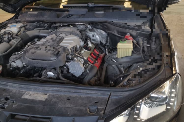 Used Volkswagen Touareg 2011 3.0 TSI Comfort Version Engine Bay Left