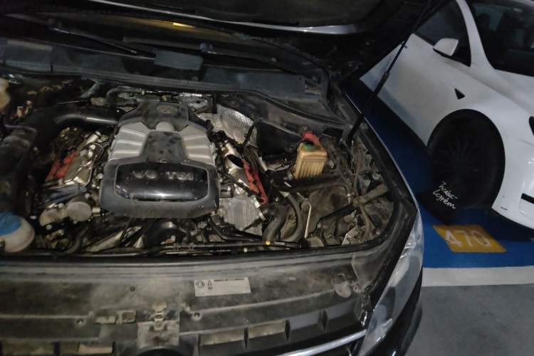 Used Volkswagen Touareg 2011 3.0 TSI Luxury Edition Engine Bay Left