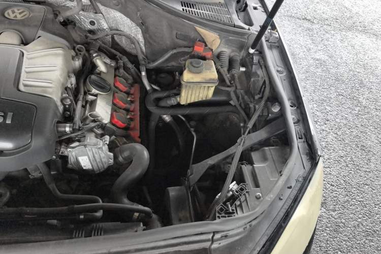 Used Volkswagen Touareg 2011 3.0 TSI Comfort Version Engine Bay Left