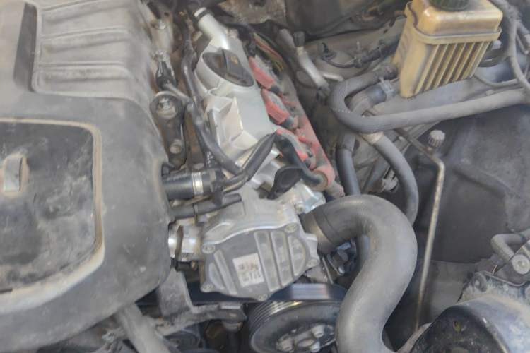 Used Volkswagen Touareg 2011 3.0 TSI Comfort Version Engine Bay Left