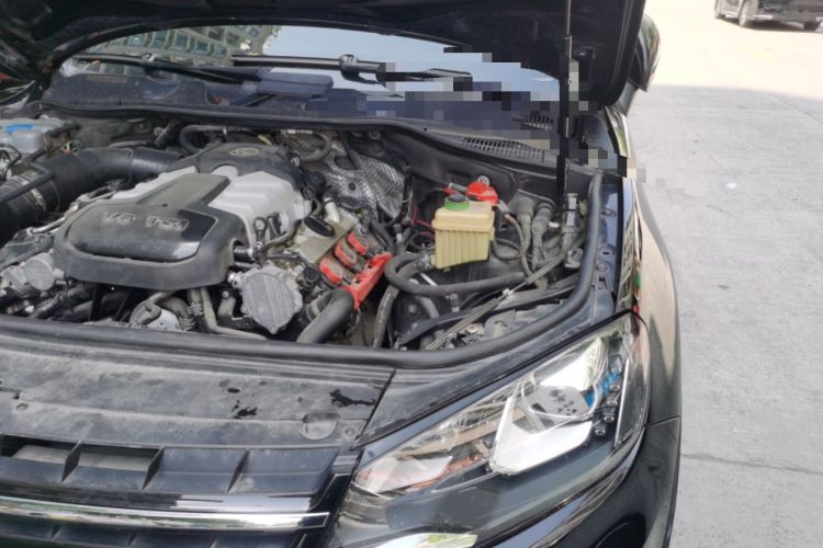 Used Volkswagen Touareg 2011 3.0 TSI Comfort Version Engine Bay Left