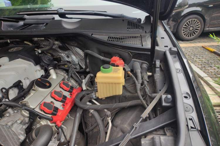 Used Volkswagen Touareg 2011 3.0 TSI Luxury Edition Engine Bay Left