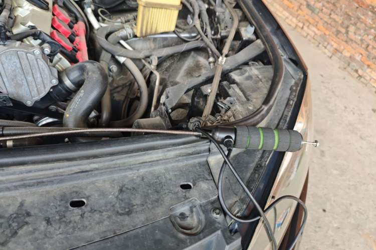 Used Volkswagen Touareg 2011 3.0 TSI High-End Version Engine Bay Left