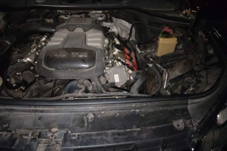 Used Volkswagen Touareg 2011 3.0 TSI Comfort Version Engine Bay Left