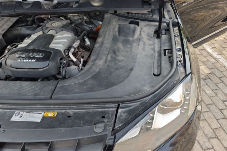 Used Volkswagen Touareg 2011 3.0 TSI Hybrid Engine Bay Left