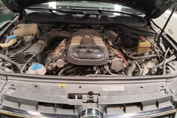 Used Volkswagen Touareg 2011 3.0 TSI Comfort Version Engine Bay