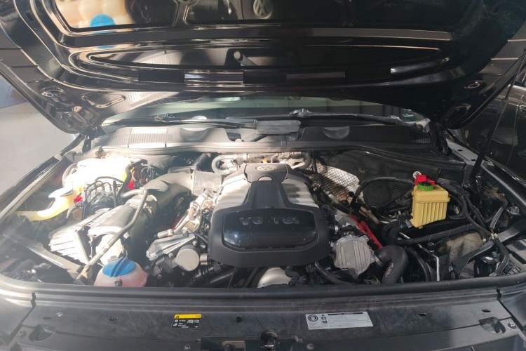 Used Volkswagen Touareg 2011 3.0 TSI Comfort Version Engine Bay