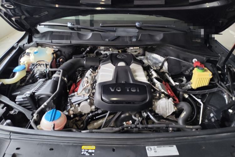 Used Volkswagen Touareg 2011 3.0 TSI Standard Version Engine Bay