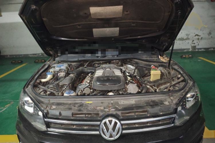 Used Volkswagen Touareg 2011 3.0 TSI Comfort Version Engine Bay