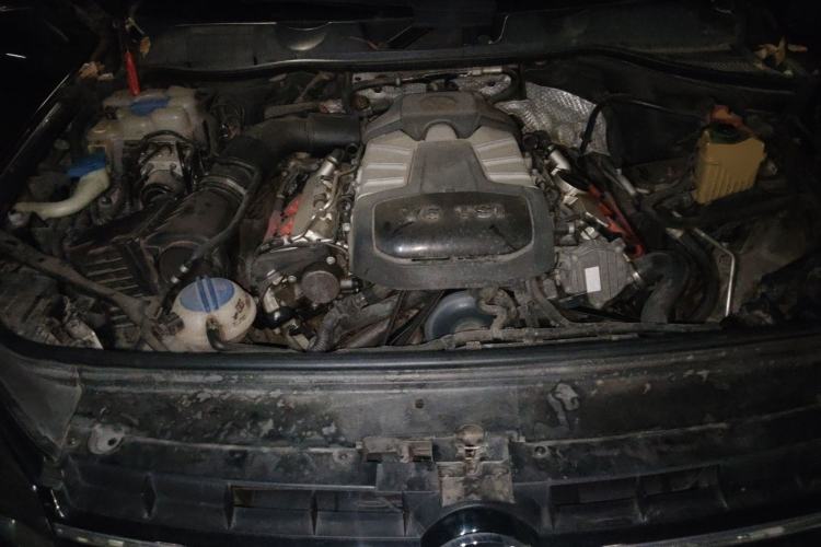Used Volkswagen Touareg 2011 3.0 TSI Comfort Version Engine Bay