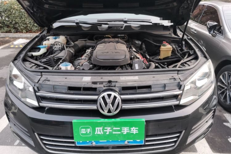 Used Volkswagen Touareg 2011 3.0 TSI Standard Version Engine Bay