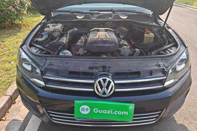 Used Volkswagen Touareg 2011 3.0 TSI Comfort Version Engine Bay