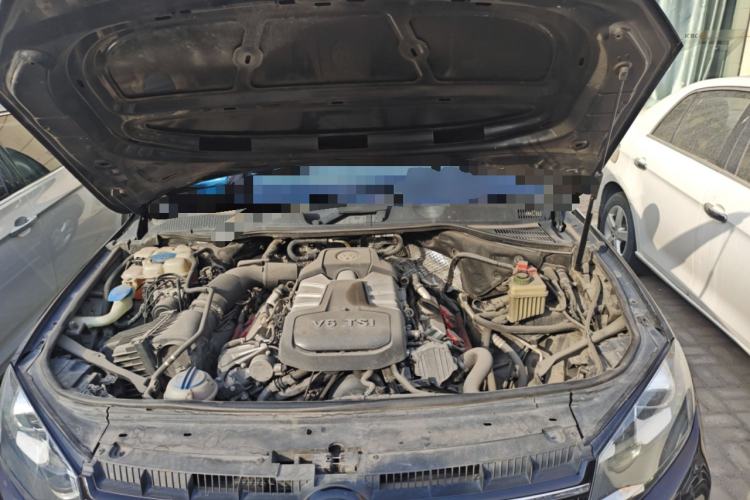Used Volkswagen Touareg 2011 3.0 TSI Comfort Version Engine Bay