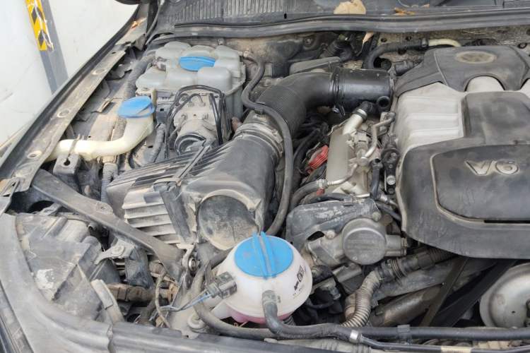 Used Volkswagen Touareg 2011 3.0 TSI Standard Version Engine Bay Right