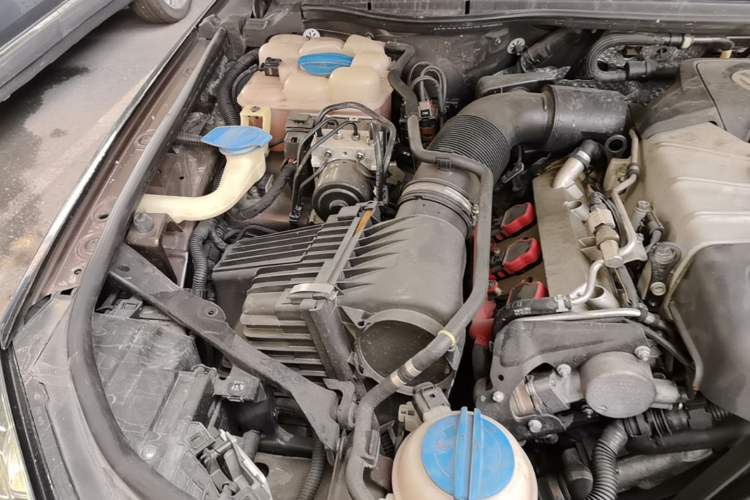 Used Volkswagen Touareg 2011 3.0 TSI Comfort Version Engine Bay Right