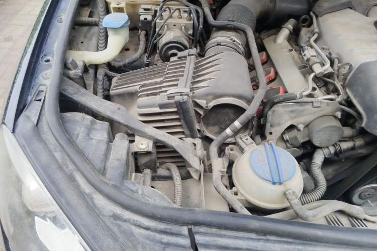 Used Volkswagen Touareg 2011 3.0 TSI Standard Version Engine Bay Right