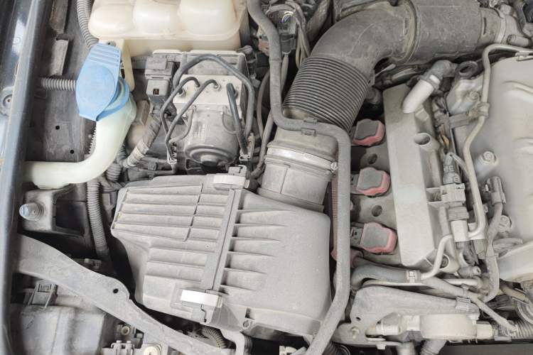 Used Volkswagen Touareg 2011 3.0 TSI High-End Version Engine Bay Right