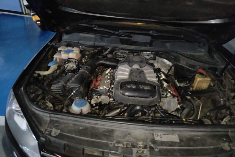 Used Volkswagen Touareg 2011 3.0 TSI Luxury Edition Engine Bay Right