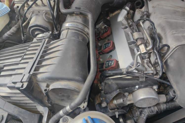 Used Volkswagen Touareg 2011 3.0 TSI Comfort Version Engine Bay Right