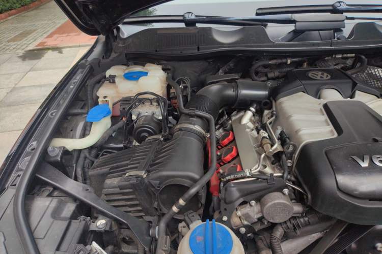 Used Volkswagen Touareg 2011 3.0 TSI Luxury Edition Engine Bay Right