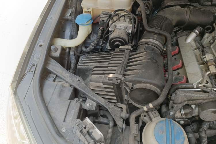 Used Volkswagen Touareg 2011 3.0 TSI Comfort Version Engine Bay Right