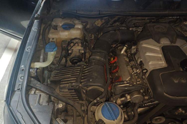 Used Volkswagen Touareg 2011 3.0 TSI Standard Version Engine Bay Right