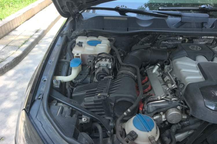 Used Volkswagen Touareg 2011 3.0 TSI Standard Version Engine Bay Right