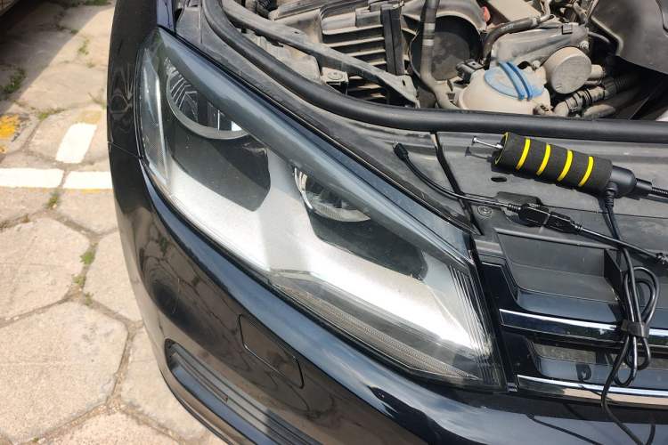 Used Volkswagen Touareg 2011 3.0 TSI Standard Version Engine Bay Right