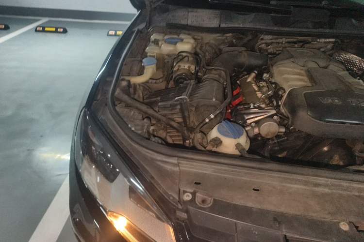 Used Volkswagen Touareg 2011 3.0 TSI Standard Version Engine Bay Right