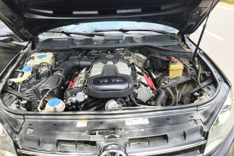 Used Volkswagen Touareg 2011 3.0 TSI Comfort Version Engine Bay