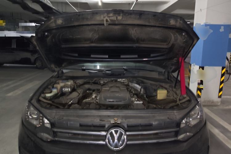 Used Volkswagen Touareg 2011 3.0 TSI Comfort Version Engine Bay