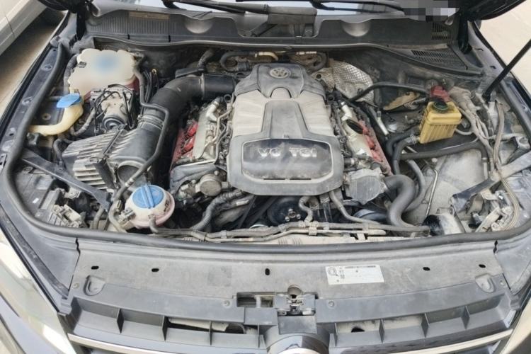 Used Volkswagen Touareg 2011 3.0 TSI Comfort Version Engine Bay