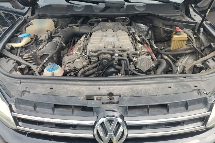 Used Volkswagen Touareg 2011 3.0 TSI Standard Version Engine Bay