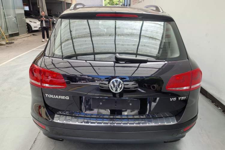 Used Volkswagen Touareg 2011 3.0 TSI Standard Version Exterior 10