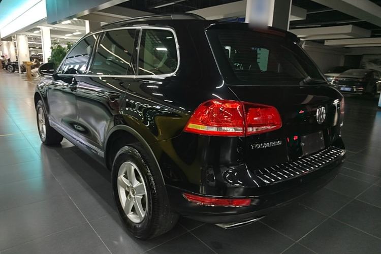 Used Volkswagen Touareg 2011 3.0 TSI Comfort Version Exterior 2
