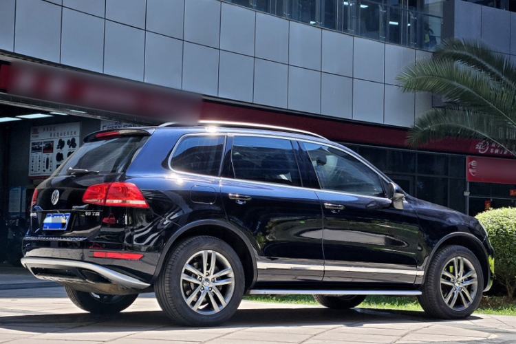 Used Volkswagen Touareg 2011 3.0 TSI Standard Version Exterior 2
