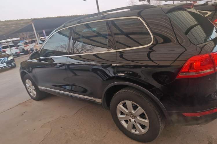 Used Volkswagen Touareg 2011 3.0 TSI Standard Version Exterior 3