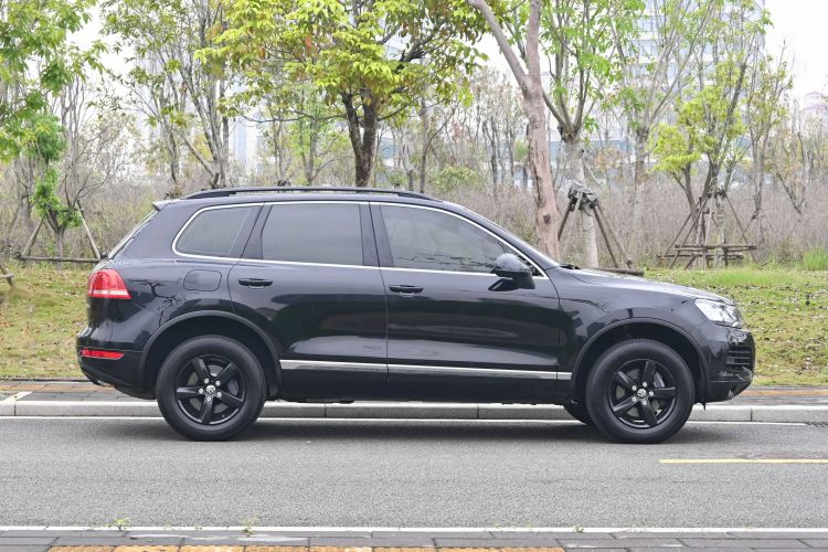 Used Volkswagen Touareg 2011 3.0 TSI Comfort Version Exterior 4