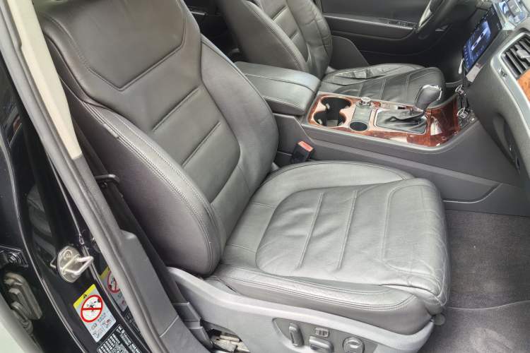 Used Volkswagen Touareg 2011 3.0 TSI Standard Version Exterior 4