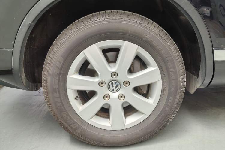 Used Volkswagen Touareg 2011 3.0 TSI Standard Version Exterior 5