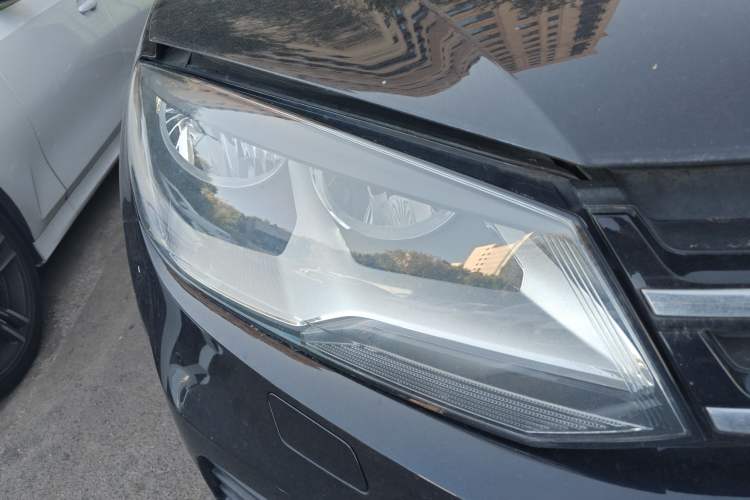 Used Volkswagen Touareg 2011 3.0 TSI Standard Version Exterior 6