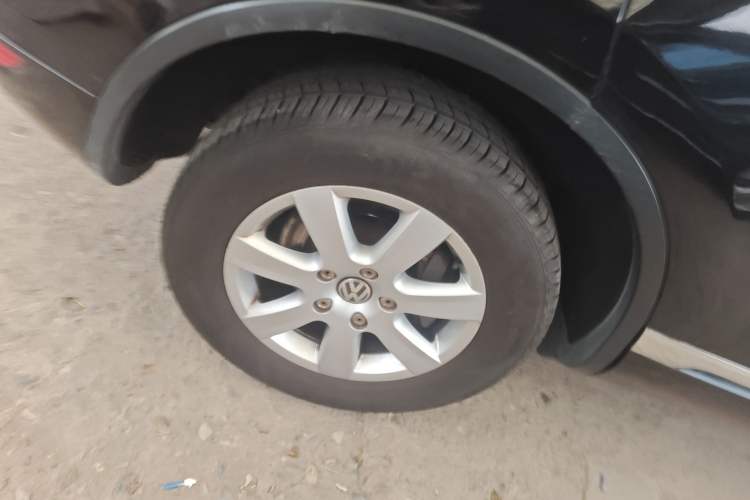 Used Volkswagen Touareg 2011 3.0 TSI Standard Version Exterior 8