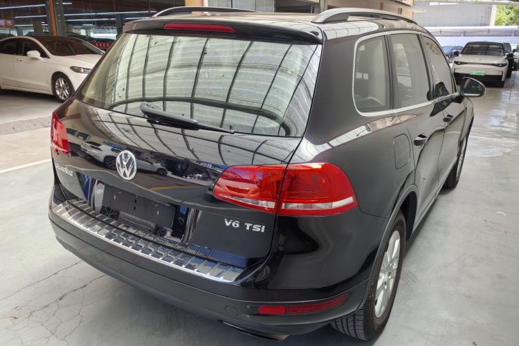 Used Volkswagen Touareg 2011 3.0 TSI Standard Version Exterior 9