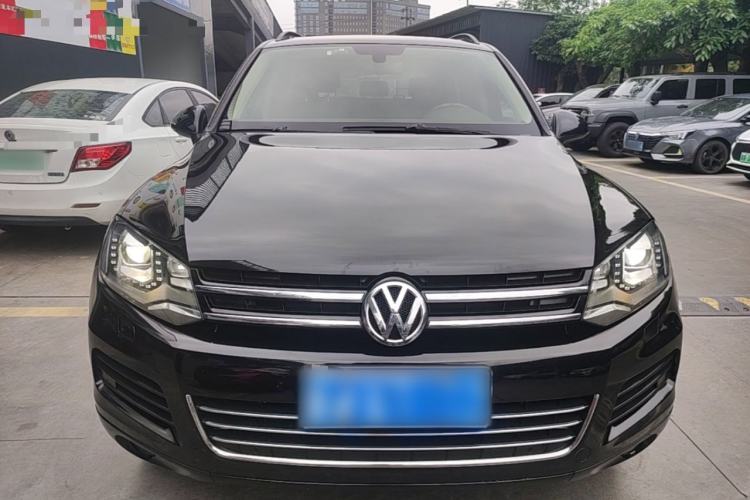 Used Volkswagen Touareg 2011 3.0 TSI Comfort Version Front