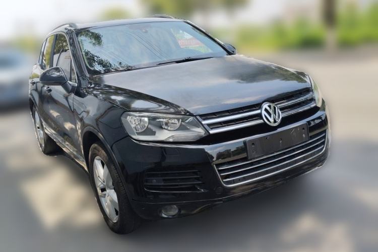 Used Volkswagen Touareg 2011 3.0 TSI Standard Version Front Right 45 Deg