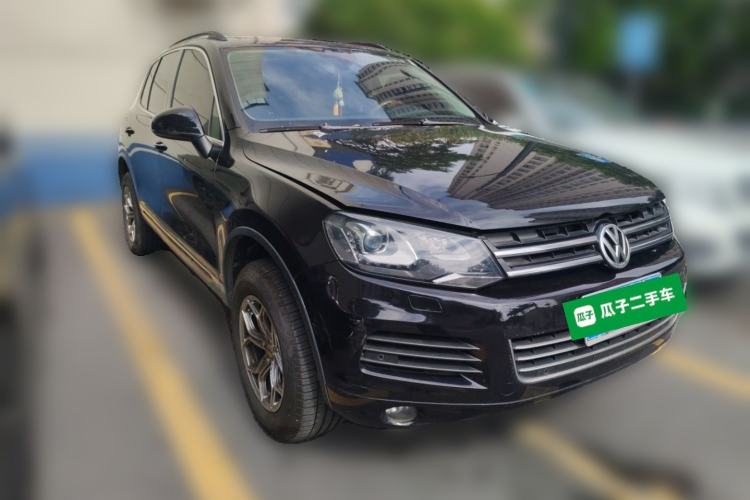 Used Volkswagen Touareg 2011 3.0 TSI Comfort Version Front Right 45 Deg